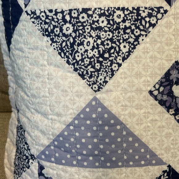 Rachel Ashwell The Farmhouse 22”x 22” Patchwork Down Alternative Pillow NEW - Picture 3 of 16